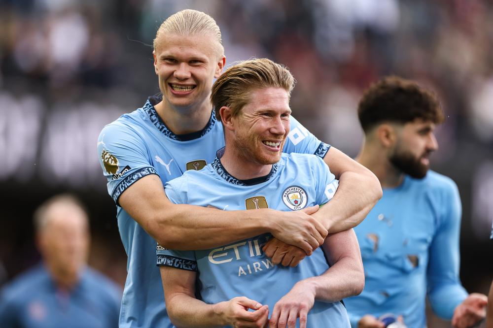 克媒：汉堡进行球衣慈善拍卖，18岁武斯科维奇球衣成标王