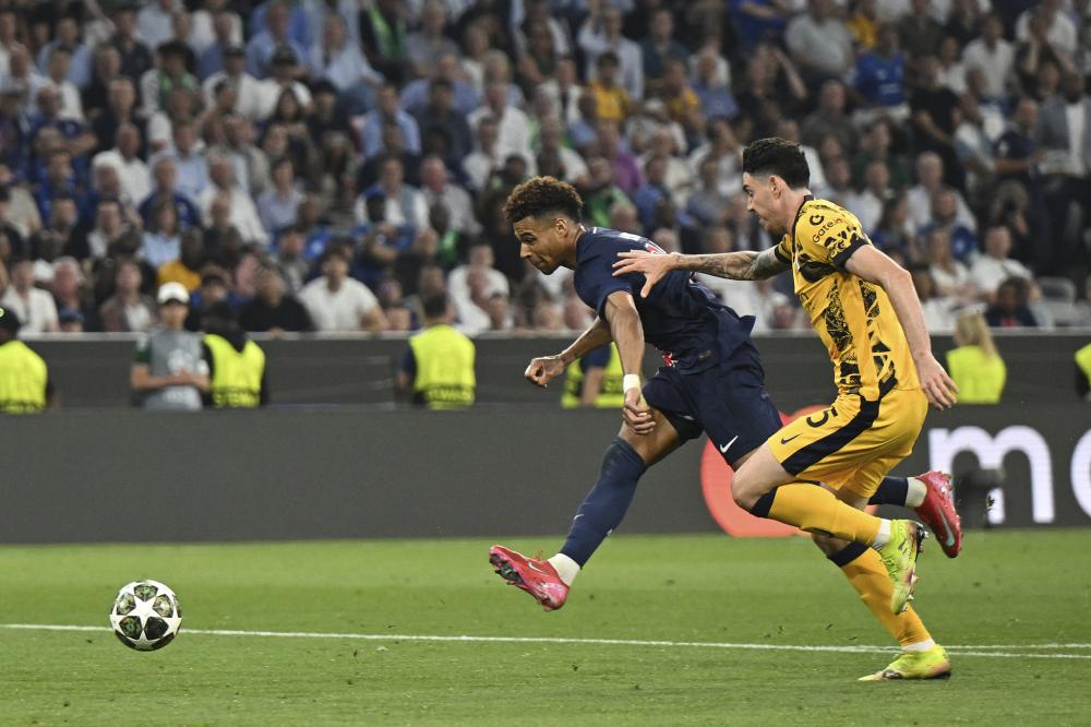 摸吉祥物女演员胸部，前塞尔塔队长马略被判赔偿1000欧